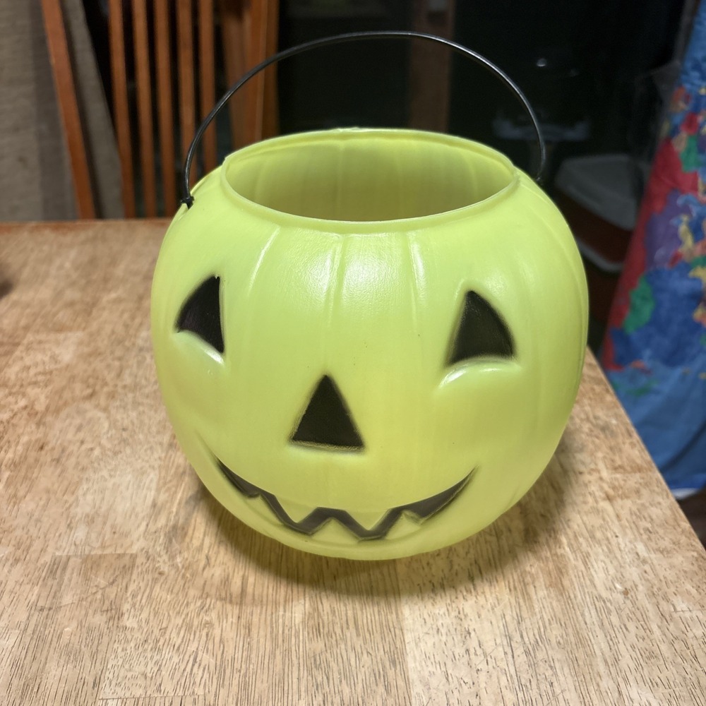 Vtg Halloween Pumpkin Pail Bucket General Foam Plastics Blow Mold Yellow Green